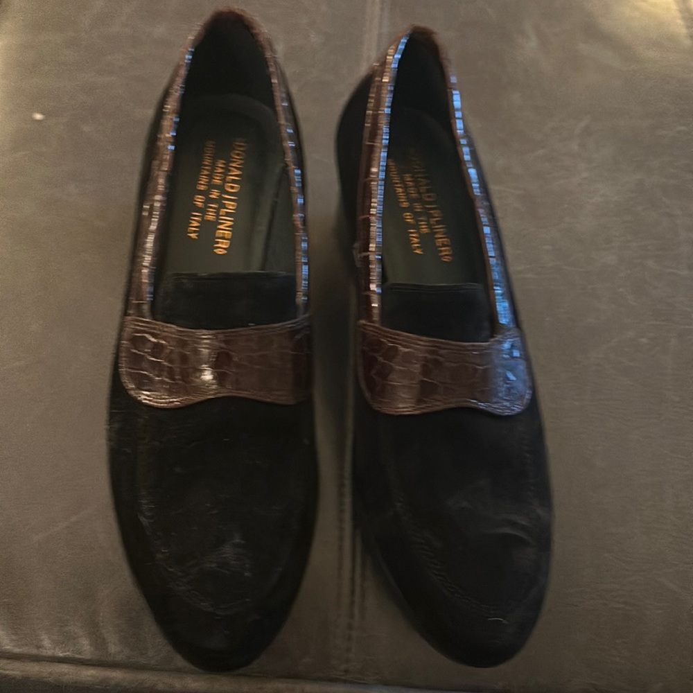 DONALD J PLINER brown suede shoes. Brown patent leather trim. Size 6.5.